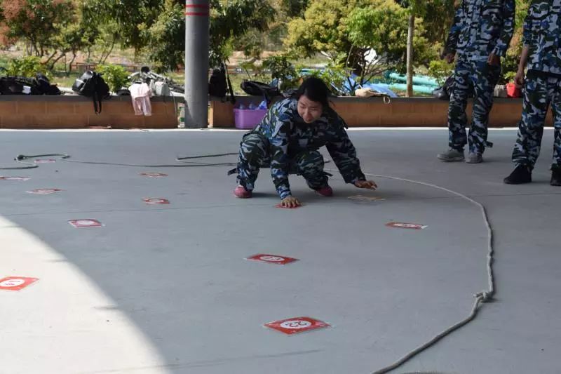 穿越黑洞